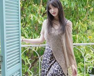 秀人网 - 蜻蜓点水般的美，夏甜甜高清写真集里那些脚印