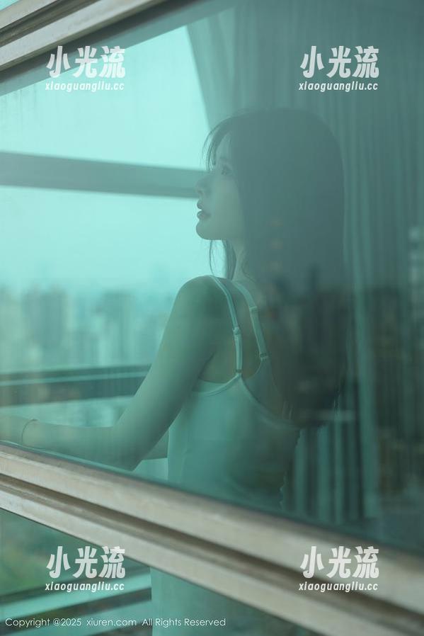 秀人网 - 小秘书安然的写真:下载后,心思能不乱吗?