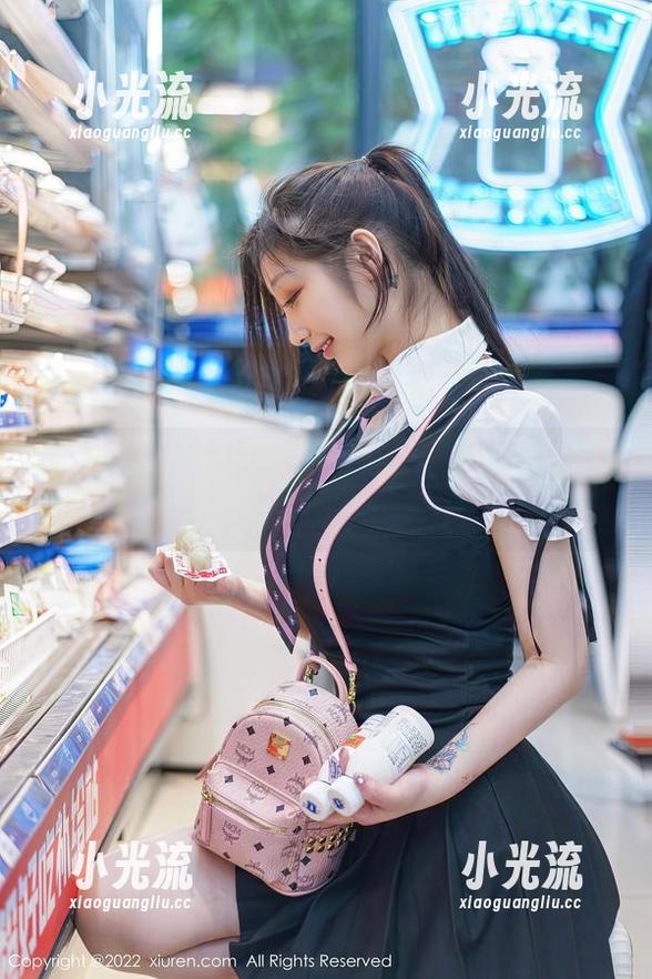 秀人网-甜妮 秀人网 - 甜妮的瑜伽写真,似乎每一个动作都在打着小广告?