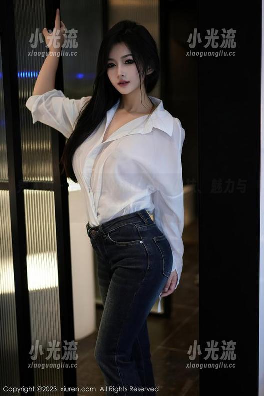 秀人网-甜白酱 秀人网 - 合集里的甜白酱:棉袜、魅力与无奈的三重奏