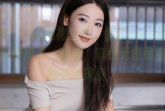 秀人网 - 深v礼裙套图，软软roro把我的下巴都惊掉了，哈哈，真是无意间变成了额外的风景。