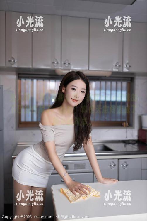 秀人网-软软roro 秀人网 - 深v礼裙套图,软软roro把我的下巴都惊掉了,哈哈,真是无意间变成了额外的风景。