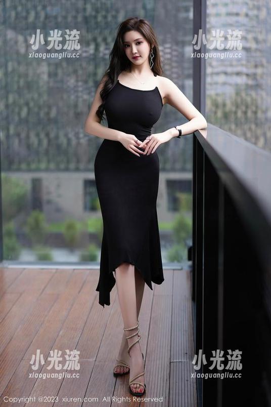 秀人网-麻吉小兔子 秀人网 - 在麻吉小兔子定制图集中,每一张清纯似乎都有她不为人知的小秘密?