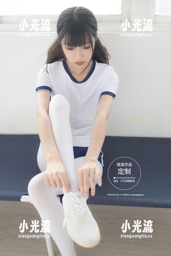 紧急企划 - 小恩的制服私拍，原图暴露了她的另一面，复杂又独特。