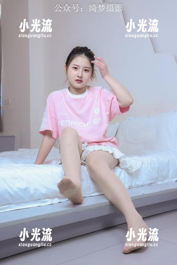 绮梦摄影-章章 绮梦摄影 - 章章与皮衣的组合,照片里的时光好像慢了下来,得到了一种无形的治愈感。