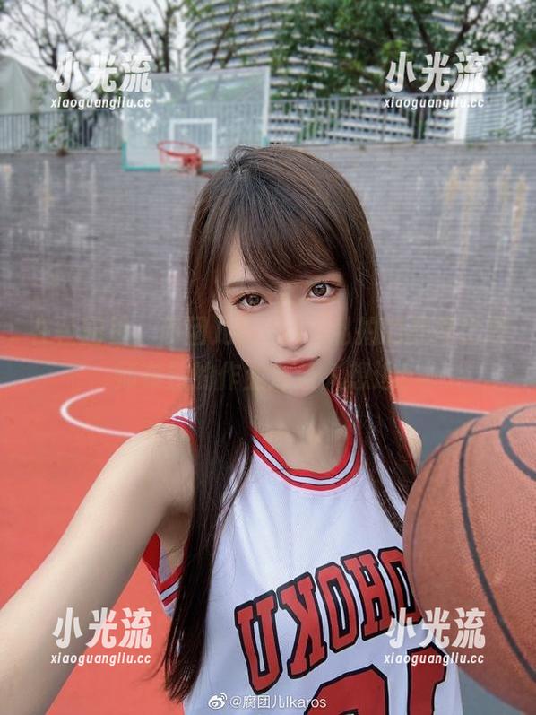 在校园里,腐团儿Ikaros私拍的美图比老师布置的作业还让人想逃!