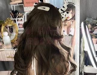 走过路过别忘了看！芊川一笑MNK牛仔裤写真合集，安静却又激情四溢。