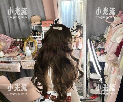 走过路过别忘了看!芊川一笑MNK牛仔裤写真合集,安静却又激情四溢。