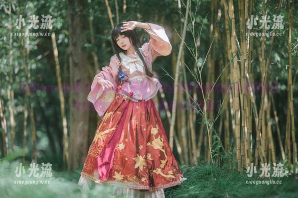 花柒Hana 花柒Hana的夏日甜芯泳装资源,完全是夏日的尴尬与美丽的完美交融,一个合集咋就能这样丰富?