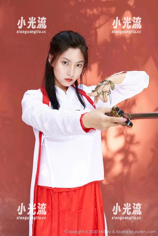 蜜桃社-结衣 蜜桃社 - 水手服写真:结衣是如何在平淡中散发惊人的存在感的