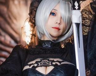 蜜汁猫裘在溜达，爱丽丝和兔子先生的cos真让人捧腹，画面太美不敢直视！