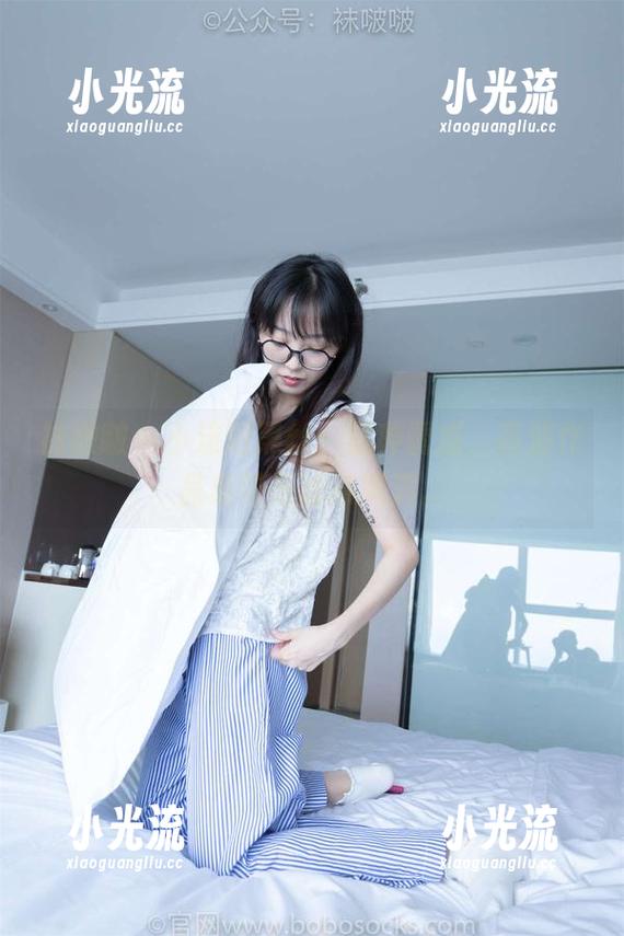 袜啵啵-小沫 袜啵啵 - 小沫短黑丝:这种诱惑,高清作品集可是诚意满满。