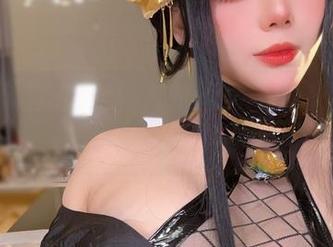 默认模式开启：阿九从不咕咕的灰丝写真在线，太养眼了！