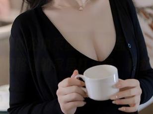 雪晴嘟嘟的浴巾束腰肚兜作品，有点像是无意间路过的家居打开扉，真舒服。