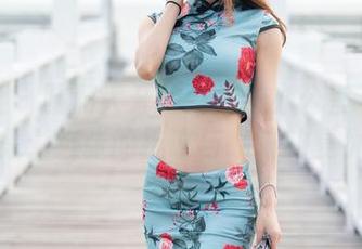 魅妍社 - 脑洞大开的夏依依办公室写真合集：纸张的抗议与咖啡的复仇