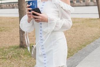 魔镜街拍：这一对不一般～高跟运动鞋和丝袜的完美配对，网盘里的宝藏等着你下载！