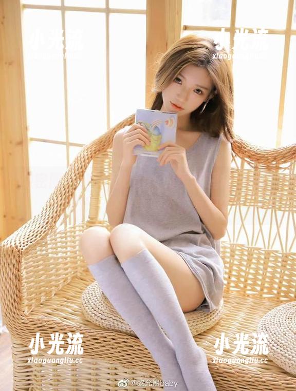 微密圈 - 黎允熙baby的枣红睡裙，福利满分，谁说睡觉不能有型？